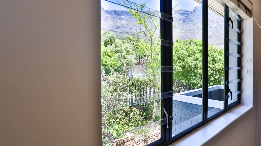 2 Bedroom Property for Sale in Vredehoek Western Cape